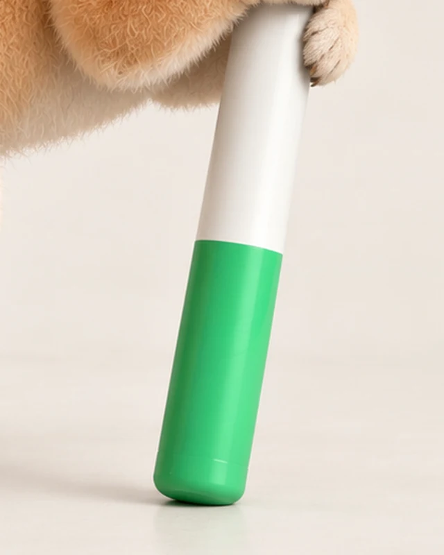 the lower half of the baton, white on top and green on the bottom, with one paw still gripping it